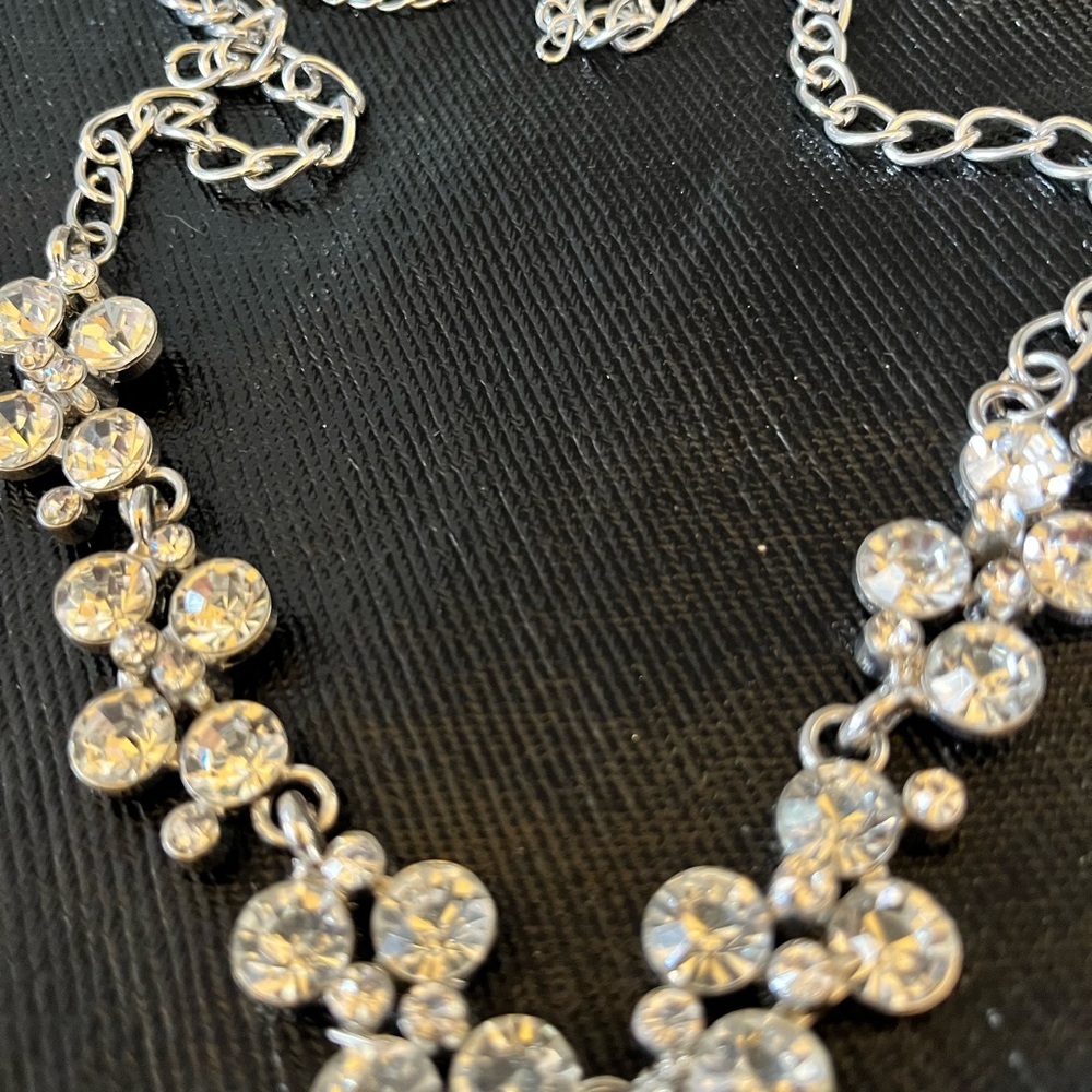 Beautiful Rhinestone necklace 22” - Picture 3 of 9